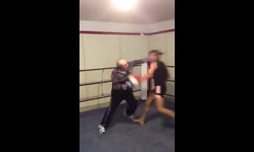 Cu gia tung cuoc ha guc vo si quyen anh co bap