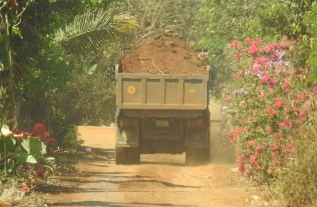 Cong ty CC1 bi phan anh thi cong du an gay o nhiem moi truong-Hinh-5