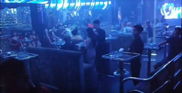 Nhiều cô gái phê ma túy trong quán bar ở Sài Gòn - Hình 2 Nhieu co gai phe ma tuy trong quan bar o Sai Gon-Hinh-2