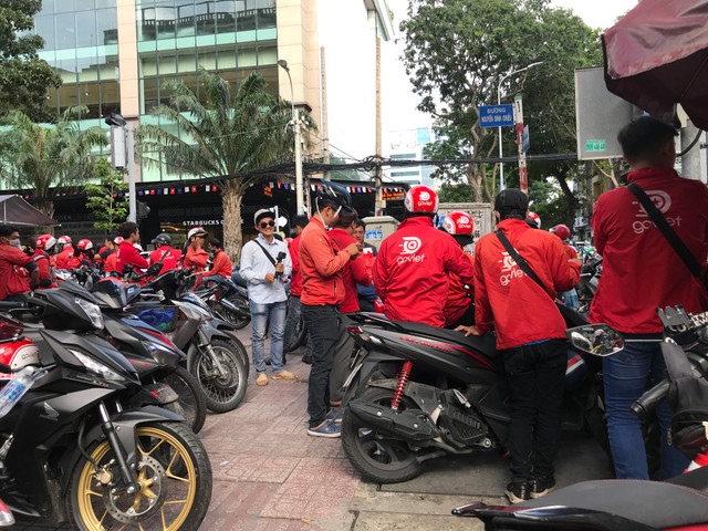 Hang loat tai xe xe om cong nghe Go-Viet dinh cong, keo den cong ty phan doi-Hinh-4