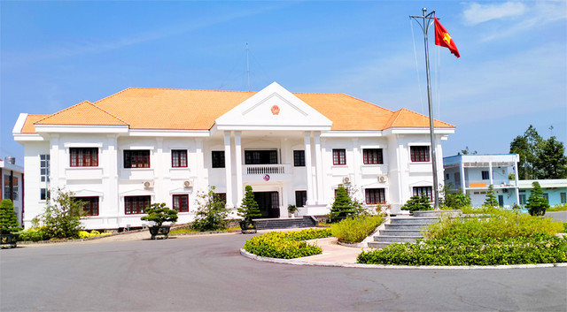 Đấu thầu công trình tiền tỷ: Vì sao chỉ một nhà thầu dự? Dau thau cong trinh tien ty: Vi sao chi mot nha thau du?