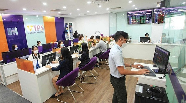 Lỗ trái phiếu chưa niêm yết hơn 200 tỷ, Chứng khoán Tiên Phong báo lãi 9 tháng giảm 10% - Hình 3 Lo trai phieu chua niem yet hon 200 ty, Chung khoan Tien Phong bao lai 9 thang giam 10%-Hinh-3