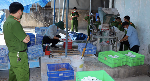 Bí mật giật mình trong Công ty CP Bóng đèn Điện Quang Bi mat giat minh trong Cong ty CP Bong den Dien Quang