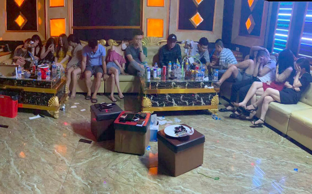 Rủ nhau bay lắc, 76 thanh niên bị cách ly luôn ở karaoke My Friend - Hình 2 Ru nhau bay lac, 76 thanh nien bi cach ly luon o karaoke My Friend-Hinh-2