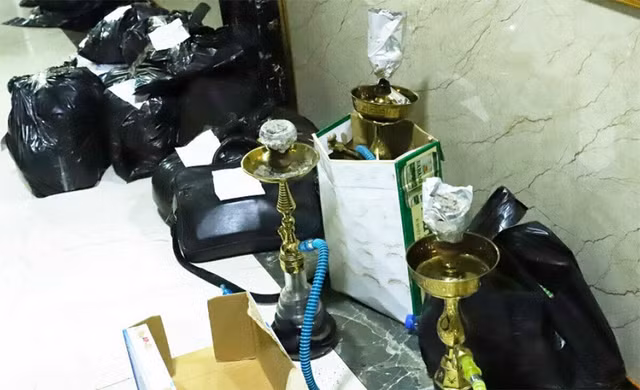 Ru nhau bay lac, 76 thanh nien bi cach ly luon o karaoke My Friend-Hinh-3