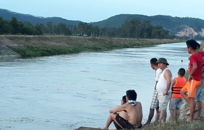 Tìm thấy thi thể thiếu nữ 18 tuổi trên sông Tim thay thi the thieu nu 18 tuoi tren song