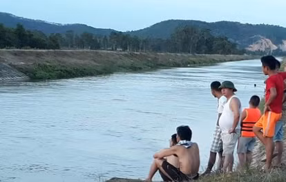 Tim thay thi the thieu nu 18 tuoi tren song