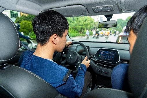 Lái thử VinFast VF 5 Plus để chọn mua ô tô đầu đời - Hình 2 Lai thu VinFast VF 5 Plus de chon mua o to dau doi-Hinh-2