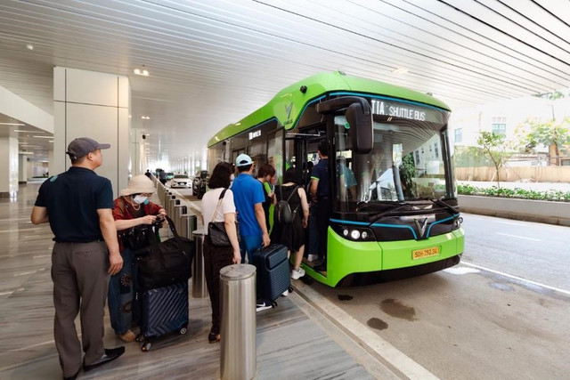 Tuyến buýt điện TIA chính thức hoạt động, kết nối các ga Tân Sơn Nhất Tuyen buyt dien TIA chinh thuc hoat dong, ket noi cac ga Tan Son Nhat