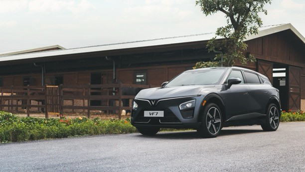 Dân mê xê dịch đua nhau chốt cọc VinFast VF 7 Dan me xe dich dua nhau chot coc VinFast VF 7