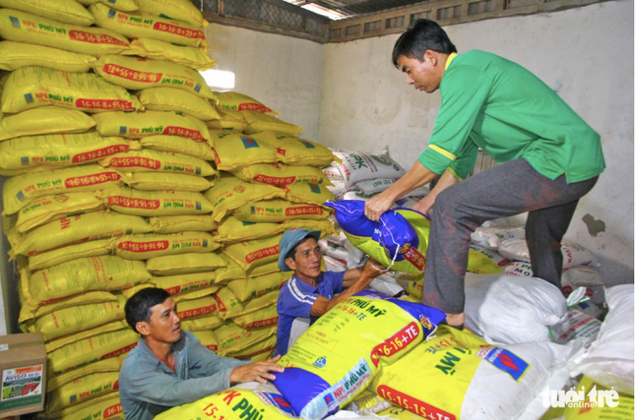 Gia phan bon trong nuoc dien bien theo quy luat thi truong the gioi