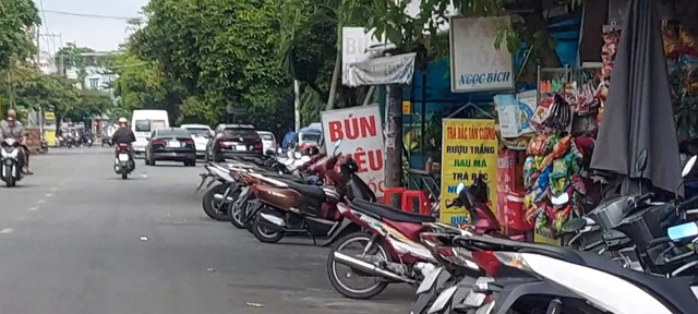 Vỉa hè, lòng đường thành nơi kinh doanh, UBND phường 7, quận Gò Vấp nói gì? - Hình 7 Via he, long duong thanh noi kinh doanh, UBND phuong 7, quan Go Vap noi gi?-Hinh-7