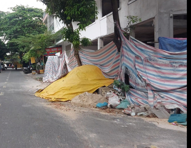 Vỉa hè, lòng đường thành nơi kinh doanh, UBND phường 7, quận Gò Vấp nói gì? - Hình 6 Via he, long duong thanh noi kinh doanh, UBND phuong 7, quan Go Vap noi gi?-Hinh-6
