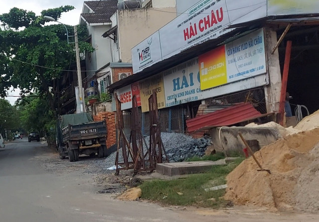Vỉa hè, lòng đường thành nơi kinh doanh, UBND phường 7, quận Gò Vấp nói gì? - Hình 5 Via he, long duong thanh noi kinh doanh, UBND phuong 7, quan Go Vap noi gi?-Hinh-5