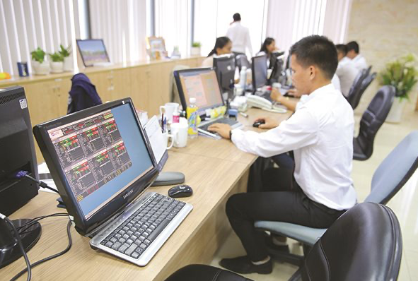 Đằng sau chuyện nghẽn lệnh chứng khoán - Hình 2 Dang sau chuyen nghen lenh chung khoan-Hinh-2