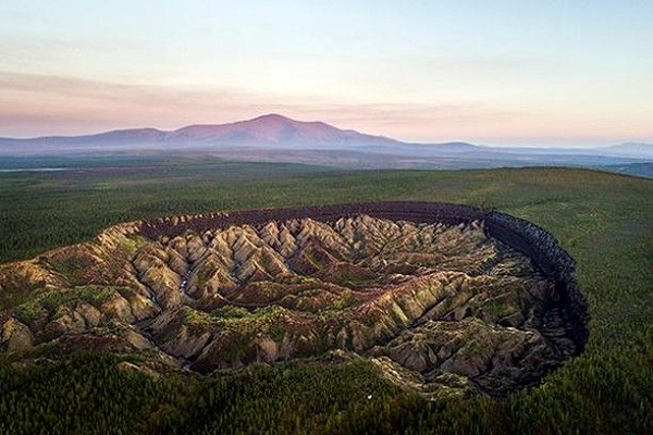 Lo ngại thảm họa xảy ra khi “Cánh cửa địa ngục” ở Siberia ngày càng mở rộng - Hình 10 Lo ngai tham hoa xay ra khi “Canh cua dia nguc” o Siberia ngay cang mo rong-Hinh-10