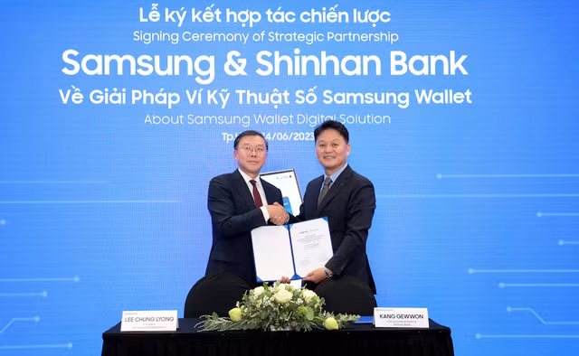 Samsung hop tac voi Shinhan ve vi ky thuat so Samsung Wallet