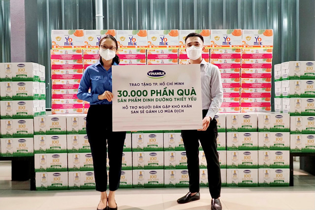 San sẻ khó khăn với cộng đồng - 1 trong 3 mục tiêu của Vinamilk trong mùa dịch - Hình 2 San se kho khan voi cong dong - 1 trong 3 muc tieu cua Vinamilk trong mua dich-Hinh-2