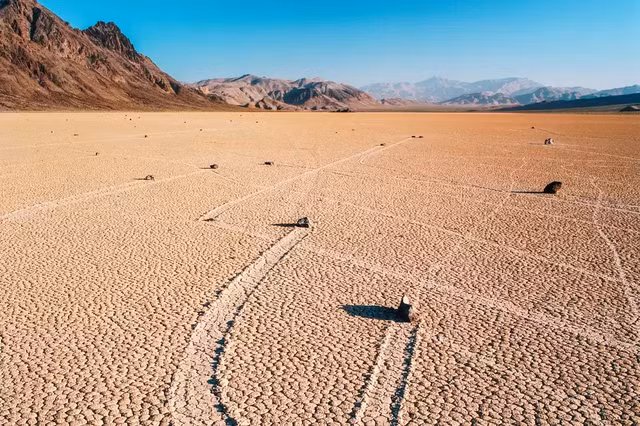 Bi an doc nhat vo nhi: Cac hon da tai Racetrack Playa... biet di-Hinh-5
