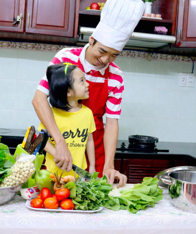 Ở nhà phòng chống dịch ngày giãn các, bố mẹ cùng con cái thực hiện “nhiệm vụi kép“ - Hình 3 O nha phong chong dich ngay gian cac, bo me cung con cai thuc hien “nhiem vui kep“-Hinh-3