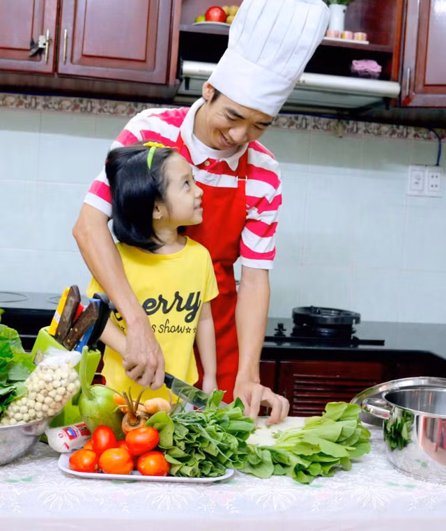 O nha phong chong dich ngay gian cac, bo me cung con cai thuc hien “nhiem vui kep“-Hinh-3