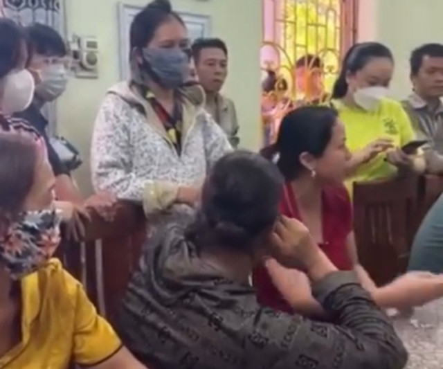 Quảng Ninh: Hàng trăm học sinh bơ vơ vì trường trả hồ sơ sau gần 2 tuần vào học Quang Ninh: Hang tram hoc sinh bo vo vi truong tra ho so sau gan 2 tuan vao hoc