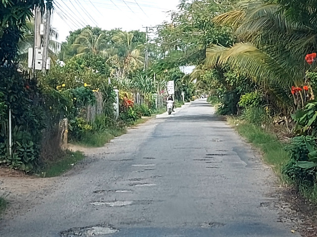 Vu hai tuyen duong vua lam xong da hong: UBND huyen Tan Hiep to chuc hop khan-Hinh-2