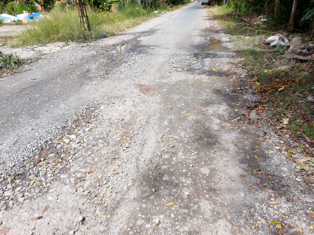 Vu hai tuyen duong vua lam xong da hong: UBND huyen Tan Hiep to chuc hop khan-Hinh-9