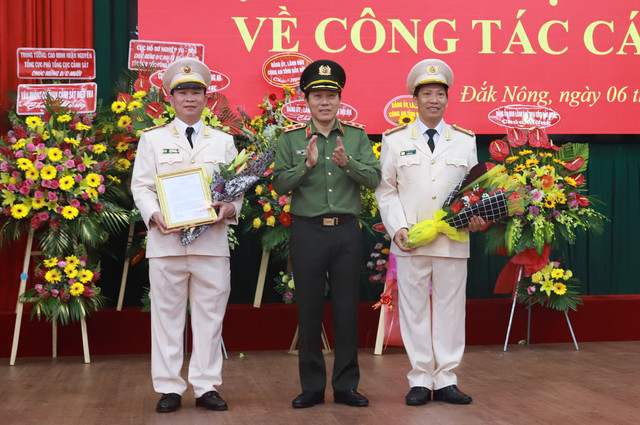 Đại tá Hồ Văn Mười làm Giám đốc Công an Đắk Nông, đại tá Lê Văn Tuyến làm Giám đốc Công an Đắk Lắk Dai ta Ho Van Muoi lam Giam doc Cong an Dak Nong, dai ta Le Van Tuyen lam Giam doc Cong an Dak Lak