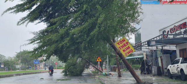 Can canh TP Da Nang khi sieu bao Noru quet qua-Hinh-8