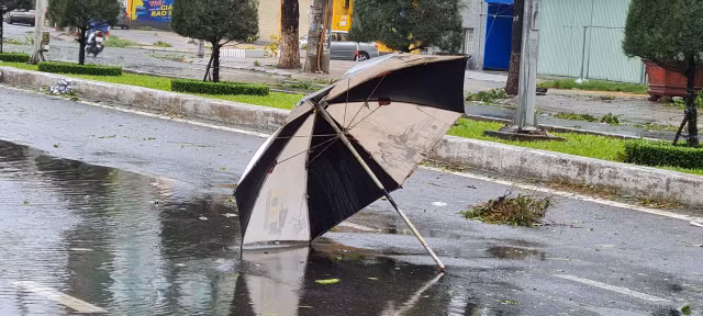 Can canh TP Da Nang khi sieu bao Noru quet qua-Hinh-6