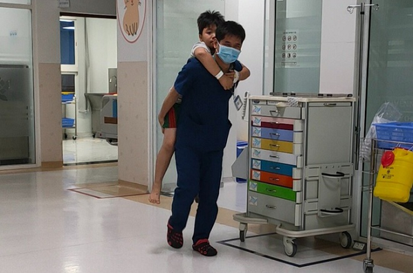 Rắn lục tre nguy hiểm như thế nào mà khiến bé trai 10 tuổi nguy kịch Ran luc tre nguy hiem nhu the nao ma khien be trai 10 tuoi nguy kich