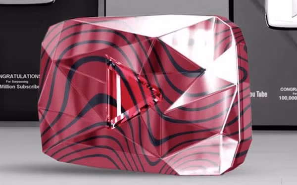 Biet gi ve nut Kim Cuong Do Youtube ma the gioi moi co 4?-Hinh-8