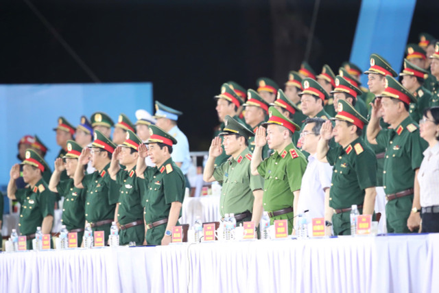 Da sac mau doi hinh tong hop luyen chuan bi cho Dai le 30/4-Hinh-2