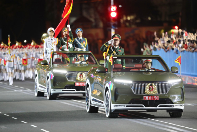 Da sac mau doi hinh tong hop luyen chuan bi cho Dai le 30/4