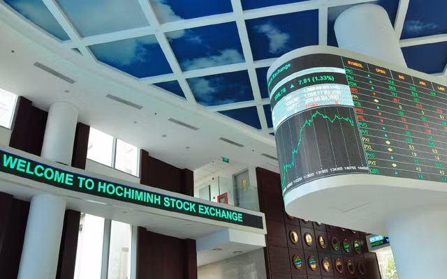 HoSE tam dung nhan giao dich co phieu moi tu 8/4 de giam tai nghen lenh