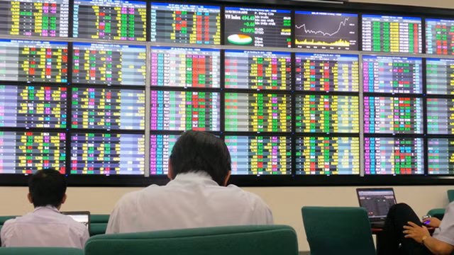 Chung khoan ngay 5/7: ANV trung lap, VNM kha quan