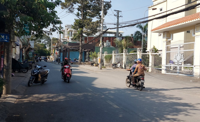 Can canh duong Chuong Duong sap duoc cai tao cong thoat nuoc, via he-Hinh-4