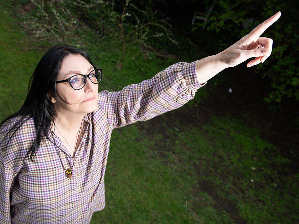 Thực hư vụ người phụ nữ tuyên bố 9 lần chạm trán người ngoài hành tinh - Hình 3 Thuc hu vu nguoi phu nu tuyen bo 9 lan cham tran nguoi ngoai hanh tinh-Hinh-3