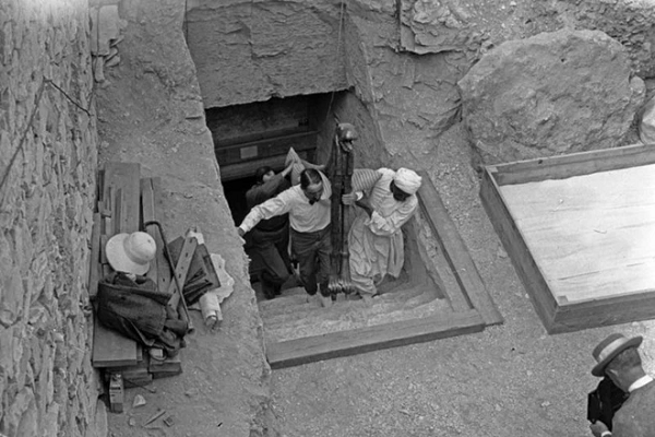 Phát hiện “cánh cửa chết” trong mộ Pharaoh đưa linh hồn sang thế giới khác - Hình 12 Phat hien “canh cua chet” trong mo Pharaoh dua linh hon sang the gioi khac-Hinh-12