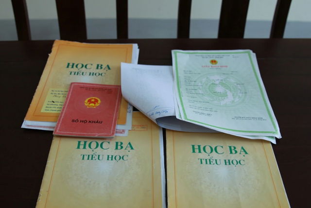 Khởi tố hai đối tượng làm giả hồ sơ cầu thủ trẻ tại CLB Sông Lam Nghệ An - Hình 3 Khoi to hai doi tuong lam gia ho so cau thu tre tai CLB Song Lam Nghe An-Hinh-3