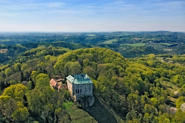 Biet gi ve lau dai Houska la “cua ngo dan toi dia nguc