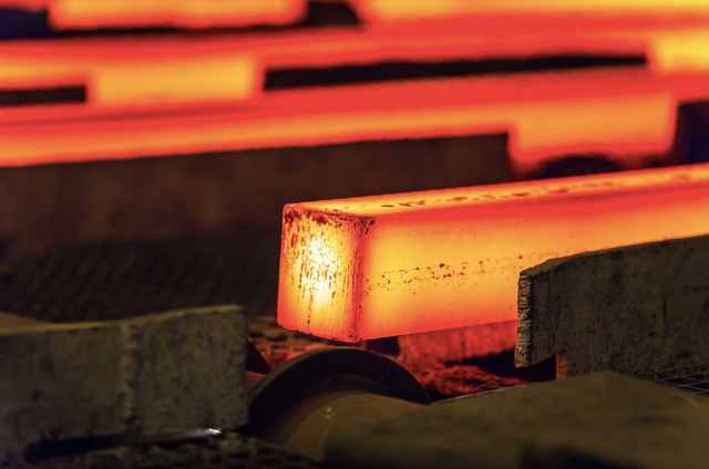 San luong thep tho Hoa Phat vuot ca Formosa trong thang 9