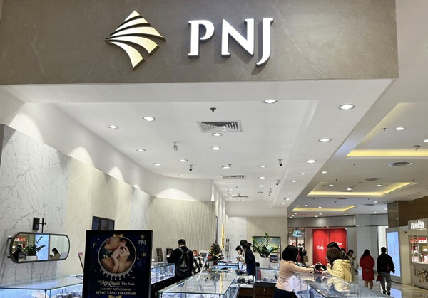 PNJ gianh them duoc thi phan giup loi nhuan tang truong on dinh?