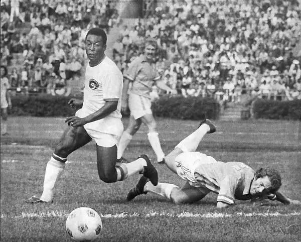 Vì sao Pele được gọi là huyền thoại “Vua bóng đá"? - Hình 6 Vi sao Pele duoc goi la huyen thoai “Vua bong da