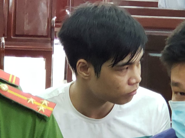 Giang '36' bao vây xe chở công an lãnh 4 năm tù - Hình 4 Giang '36' bao vay xe cho cong an lanh 4 nam tu-Hinh-4