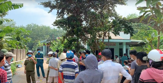 Bị cáo trong nhóm giết người bỏ xác trong thùng phuy được dìu tới toà - Hình 5 Bi cao trong nhom giet nguoi bo xac trong thung phuy duoc diu toi toa-Hinh-5