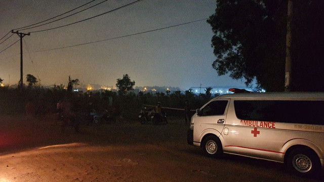 Người đàn ông chết bên con dao dính đầy máu - Hình 2 Nguoi dan ong chet ben con dao dinh day mau-Hinh-2