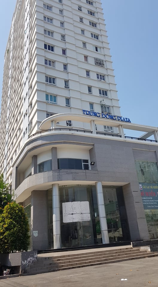 Thanh niên hành hung dã man người yêu trong thang máy bị phạt 2-3 triệu - Hình 2 Thanh nien hanh hung da man nguoi yeu trong thang may bi phat 2-3 trieu-Hinh-2