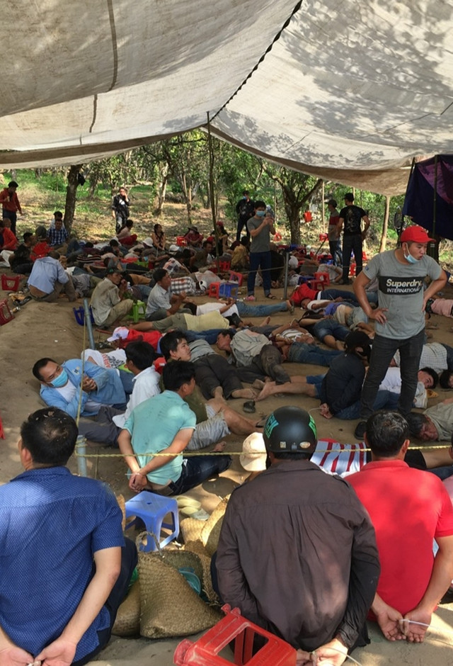 Cháu của trưởng công an huyện cầm đầu sòng bạc tài xỉu - Hình 3 Chau cua truong cong an huyen cam dau song bac tai xiu-Hinh-3